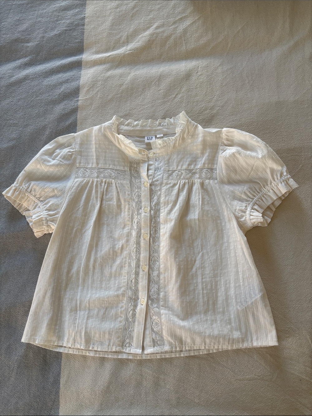 NEW GAP Women’s Cream Lace-Trim Button Front Blouse